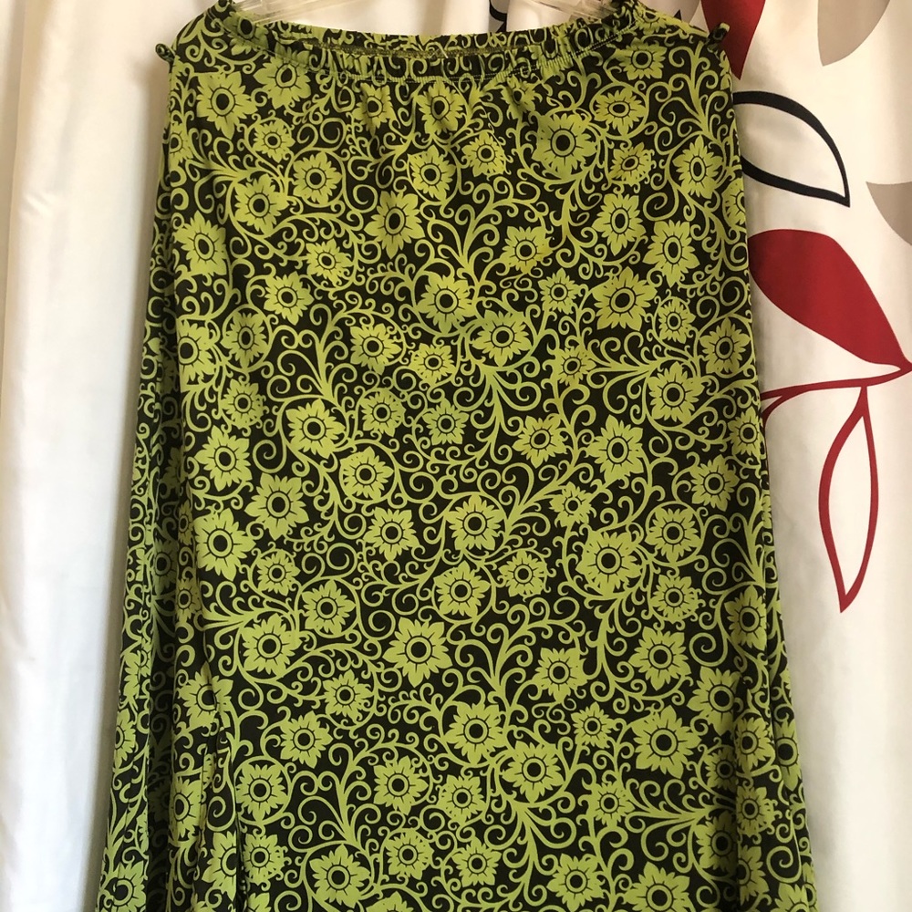 Women green and black midi skirt